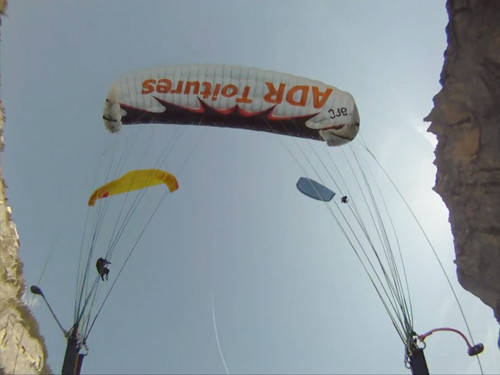 Parapentes voando para trás - Fly Back